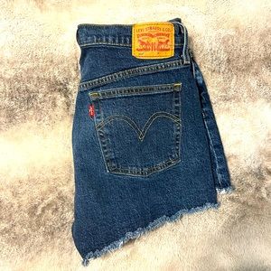 Like new, recent purchase. Levi’s 501 Jean and button fly.